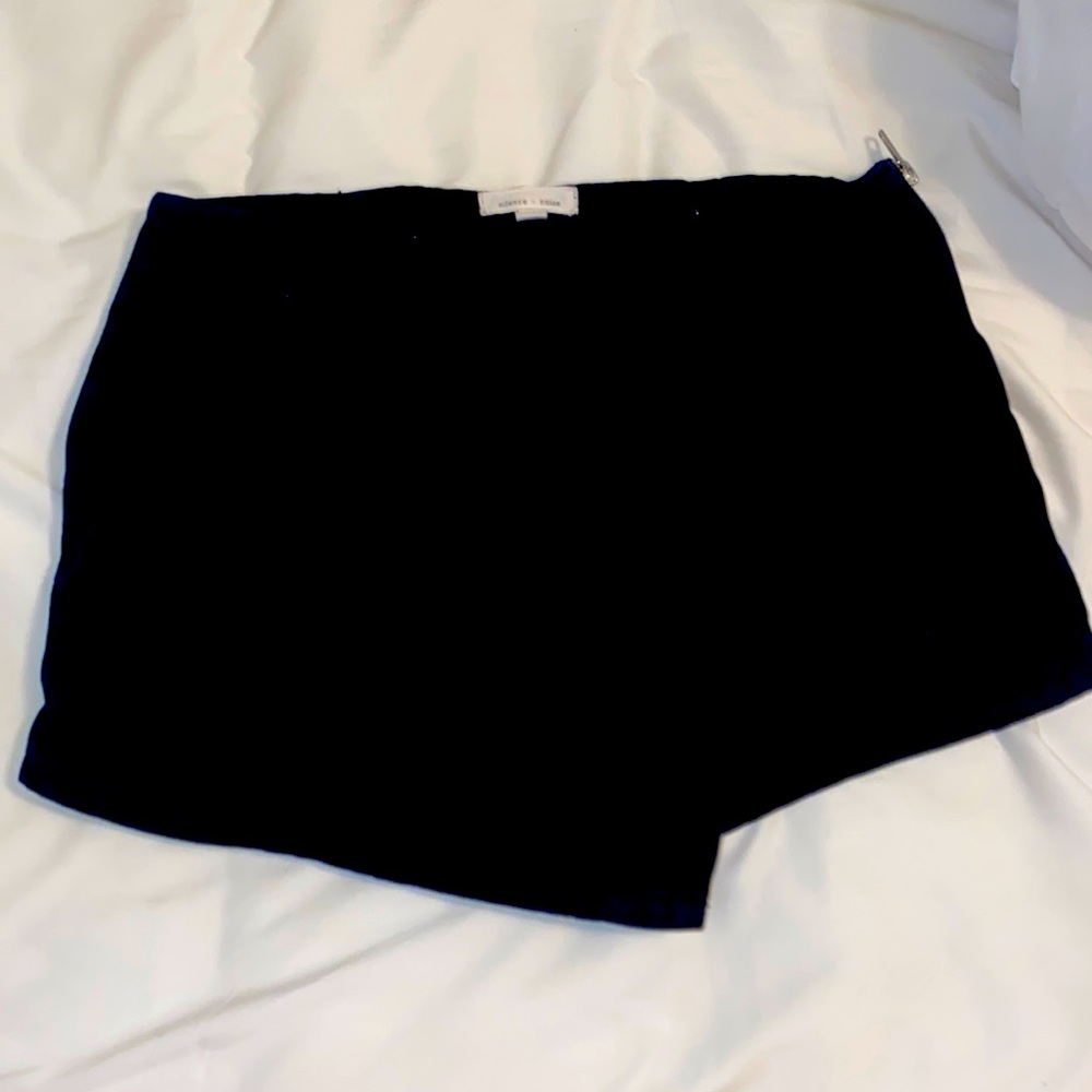Silence + Noise Black Skort (Size 4)